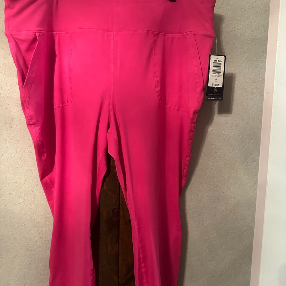 NWT!! Hot Pink Torrid Wicking Leggings, Size 4